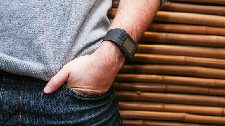 Fitbit Surge智能手表赏析，续航能力可达5天(图2)