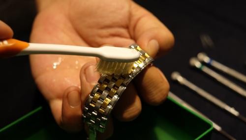 欧米茄表清洗多少钱？如何做好欧米茄保养工作？(图3)