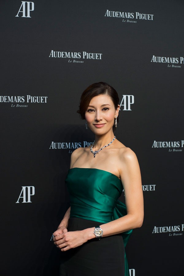 爱彼千禧系列女装腕表 用智慧驾驭人生(图5) 爱彼千禧系列女装腕表 用智慧驾驭人生(图5)