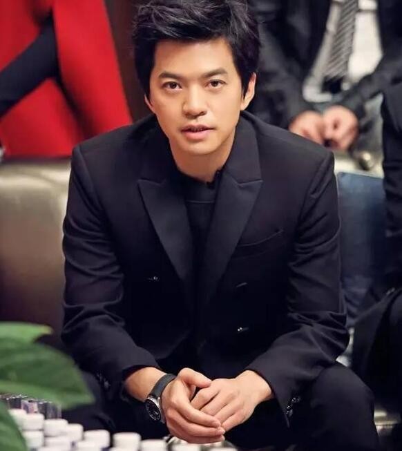 男人这辈子只需要三块表?如果只可以买两块表,买哪两块合适?(图8) 男人这辈子只需要三块表?如果只可以买两块表,买哪两块合适?(图8)