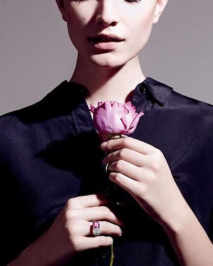 伯爵新系列「Piaget Rose」:向摩洛哥王妃致敬(图1) 伯爵新系列「Piaget Rose」:向摩洛哥王妃致敬(图1)