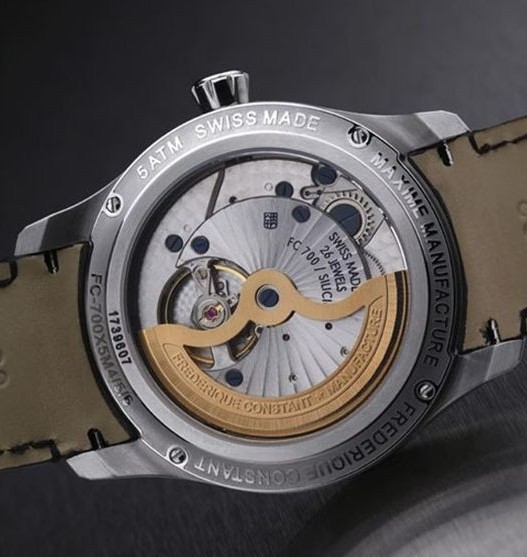 伯爵Polo FortyFive腕表 专业打磨的机芯，展现精益求精(图2)