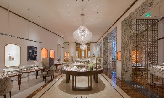 宝格丽上海国金精品店重装开幕 全新风格照亮你的双眼(图2)