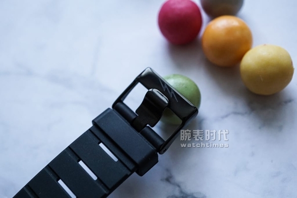 趣味横生的三色球腕表