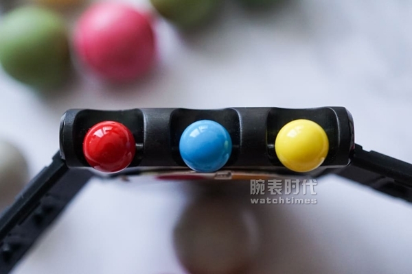 趣味横生的三色球腕表