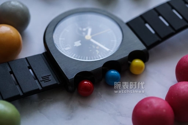 趣味横生的三色球腕表