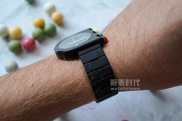 趣味横生的三色球腕表