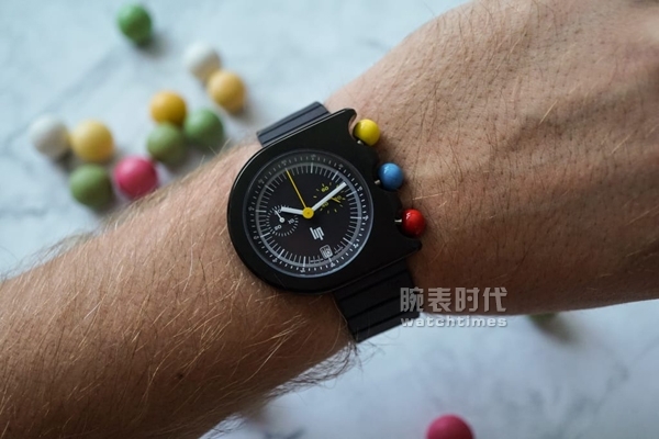 趣味横生的三色球腕表