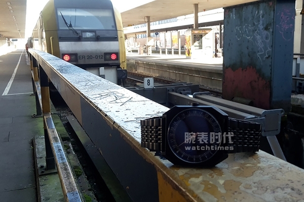 只有一根针的24小时制腕表