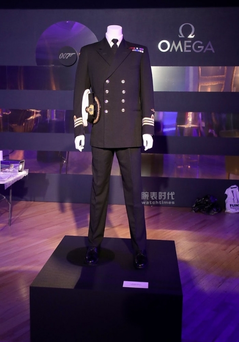 欧米茄海马配海军，再来个007客串一下，完美！
