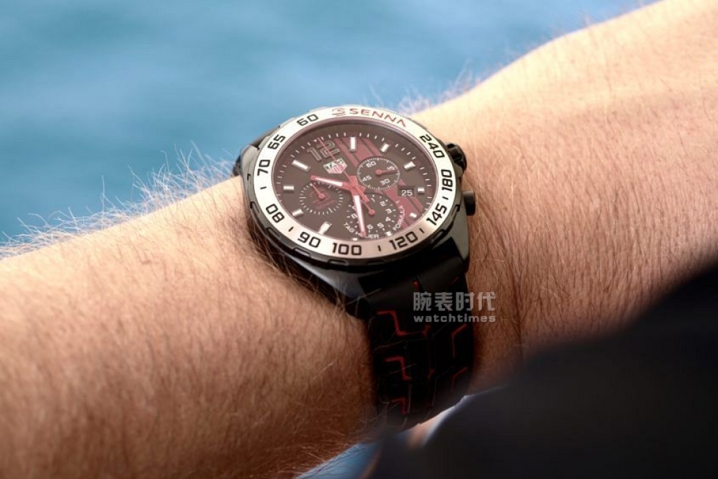 泰格豪雅以新品向传奇车神致敬！