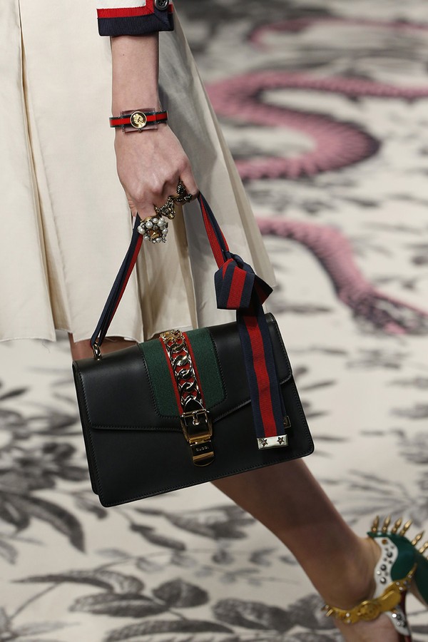 Gucci 2016春夏女装 演绎情境主义者的“漂移”主题(图2) Gucci 2016春夏女装 演绎情境主义者的“漂移”主题(图2)
