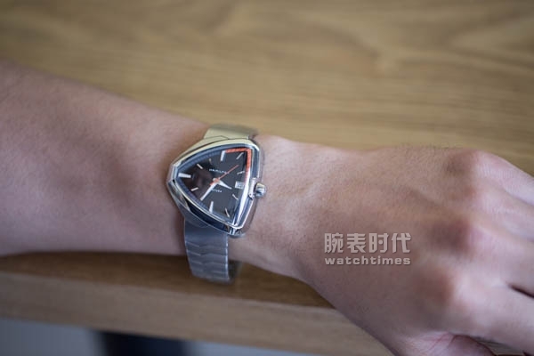 大名鼎鼎的猫王腕表戴起来竟不好看