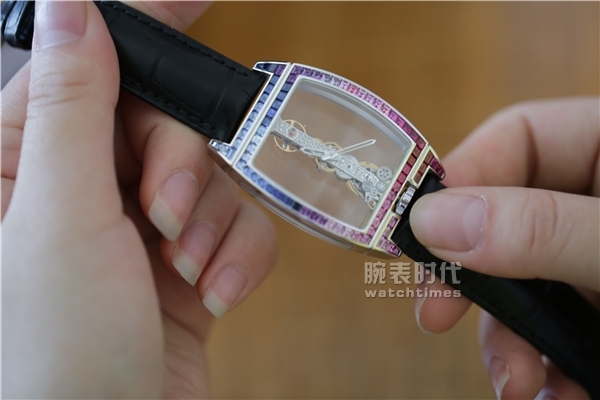 你了花一百万，就只为看个机芯？