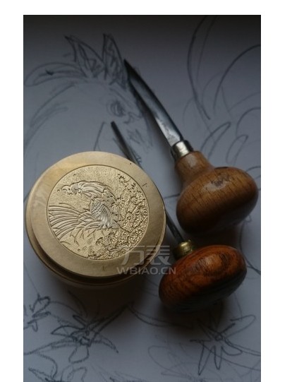 雅典表为您隆重呈献《鎏金金鸡腕表》庆祝鸡年的来到(图4)