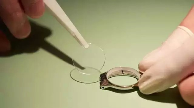手表都必须要有表镜吗?世界上第一块表居然没有表镜(图3) 手表都必须要有表镜吗?世界上第一块表居然没有表镜(图3)