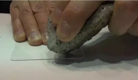 何为蓝宝石水晶玻璃,蓝宝石表镜用的真是蓝宝石吗?(图2) 何为蓝宝石水晶玻璃,蓝宝石表镜用的真是蓝宝石吗?(图2)