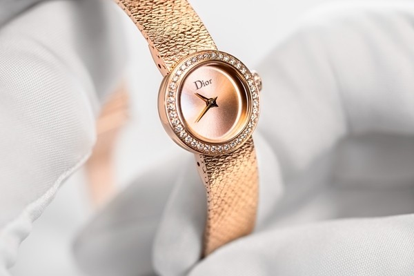 迪奥La D de Dior Satine腕表 超越了技术上的限制(图2)