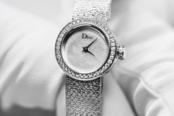 迪奥La D de Dior Satine腕表 超越了技术上的限制(图3)