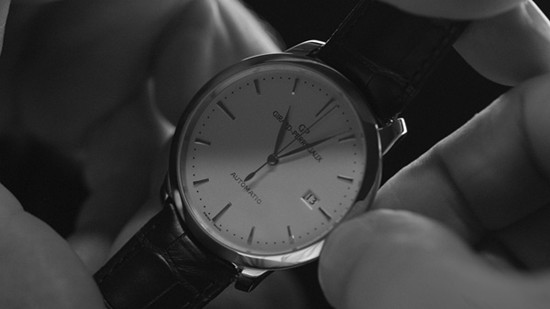 芝柏表首度推出Girard-Perregaux 1966精钢版腕表 传统美学糅合不同的风格和元素(图1)