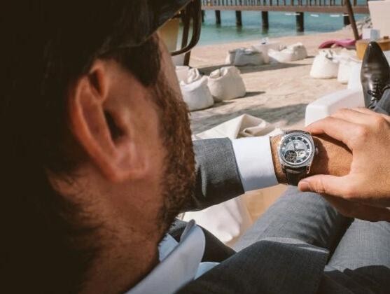手表佩戴礼仪你知道多少?如何在合适的场合选择合适的手表？(图1)
