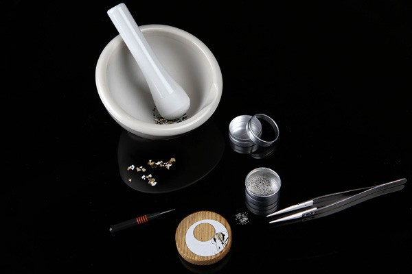 雅克德罗(Jaquet Droz)充满诗意的微缩杰作 鹌鹑蛋壳拼镶工艺(图7)