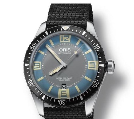 豪利时Oris首款Diver Sixty-Five腕表“Deauville”蓝色双色调配置(图1) 豪利时Oris首款Diver Sixty-Five腕表“Deauville”蓝色双色调配置(图1)