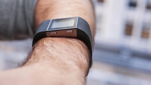 Fitbit将Surge巧妙成为一款“超级手表”(图4)