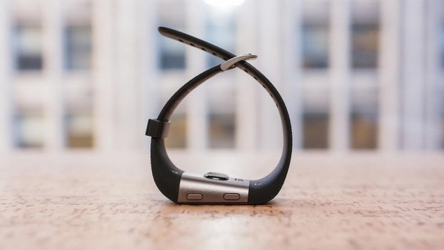 Fitbit将Surge巧妙成为一款“超级手表”(图6)