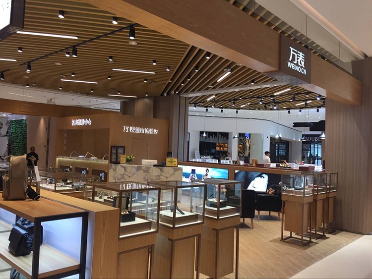 好消息！瑞士迪沃斯DAVOSA-万表城市体验店开业啦(图1)