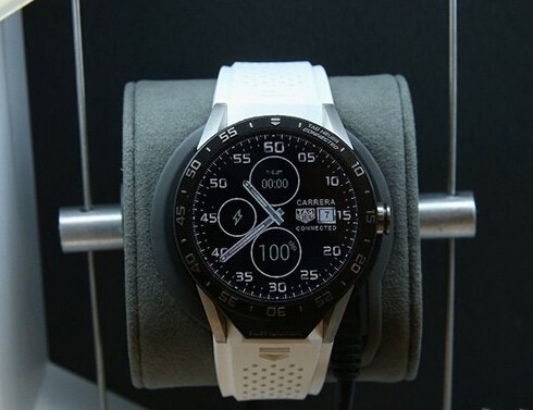 泰格豪雅(TAG Heuer)正式推出售价1500美元首款智能手表(图2) 泰格豪雅(TAG Heuer)正式推出售价1500美元首款智能手表(图2)