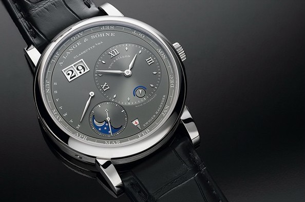 朗格推出全新LANGE 1 TOURBILLON PERPETUAL CALENDAR白色18K金款式腕表(图1) 朗格推出全新LANGE 1 TOURBILLON PERPETUAL CALENDAR白色18K金款式腕表(图1)