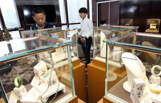 绝当物品拍卖,200万元劳力士金表成功拍出(图2) 绝当物品拍卖,200万元劳力士金表成功拍出(图2)