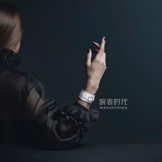 香奈儿:香水要N°5，表要J12！(图10)