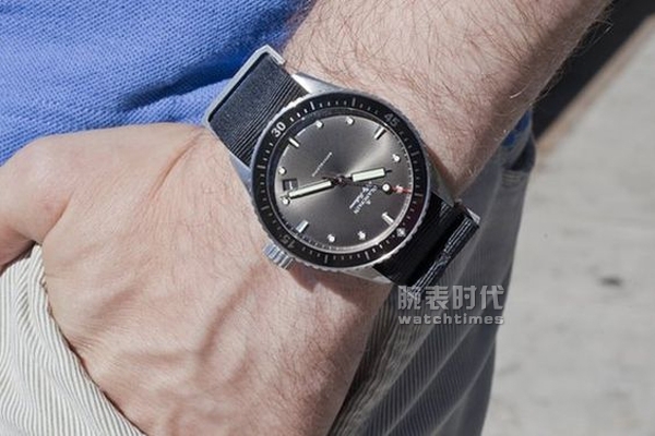 八大最经典的运动腕表(图10)